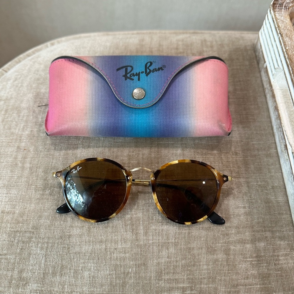 Ray-Ban Havana Tortoise Sunglasses with Gradient Case